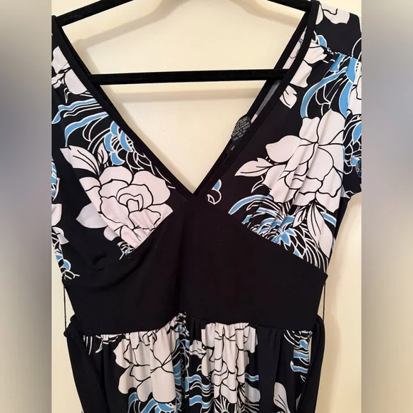 Eyeshadow Floral Midi Dress - Black Blue White Botanical Print - Picture 6 of 7